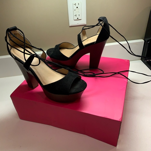 Fashion Nova Wooden Base High Heels - Picture 2 of 3